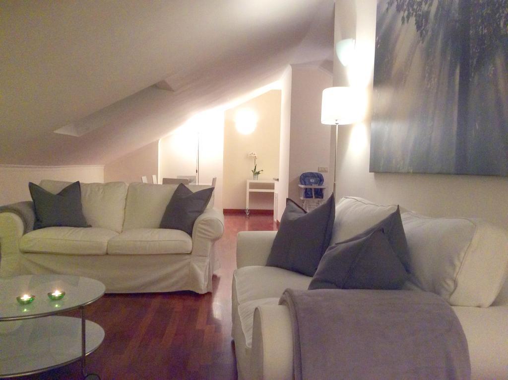 Apartment La Mansarda Alba  Pokoj fotografie