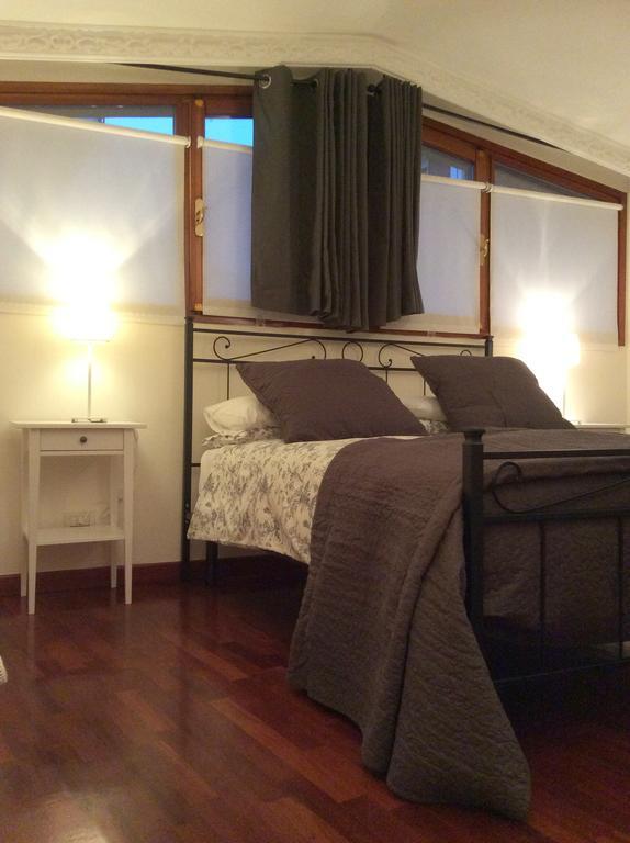 Apartment La Mansarda Alba  Pokoj fotografie